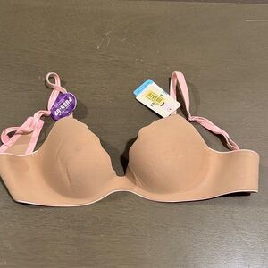 B.Tempted Convertible Push-Up Seamless Bra size 32C